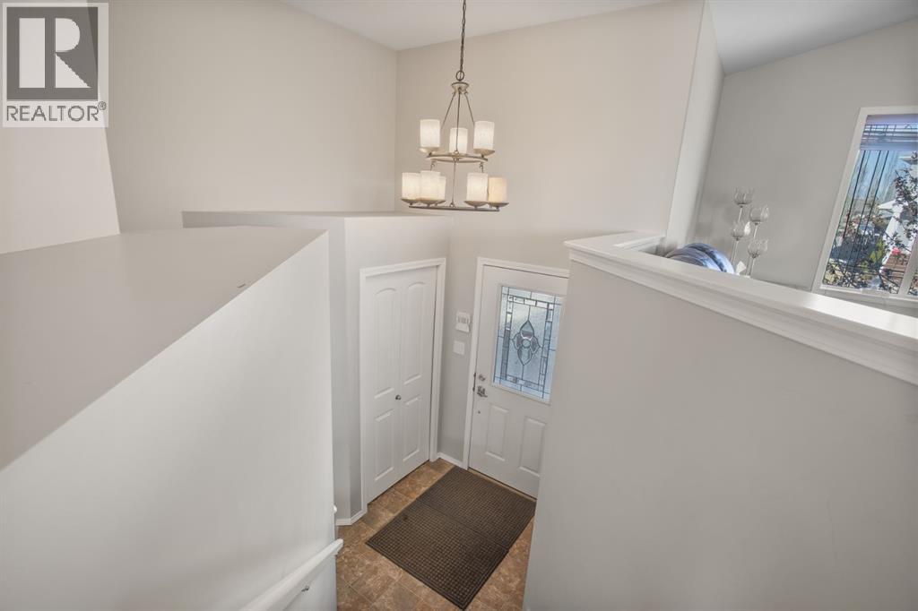 171 Vickers Close, Red Deer, Alberta  T4R 0C9 - Photo 2 - A2305747