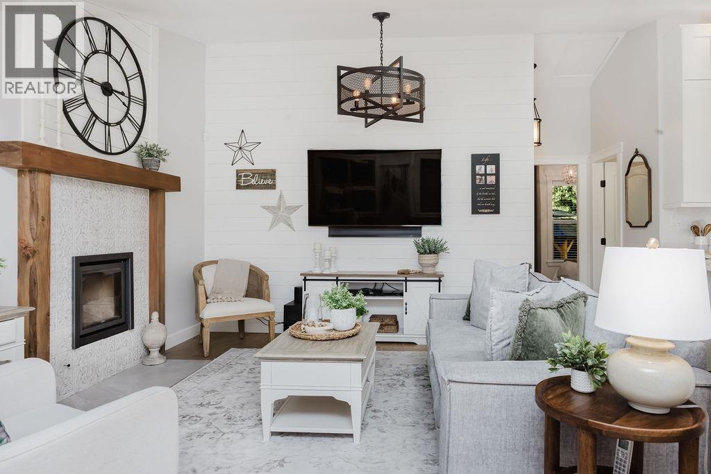 115 Williamsons Landing Road, Gibsons, British Columbia  V0N 1V6 - Photo 10 - R3115916