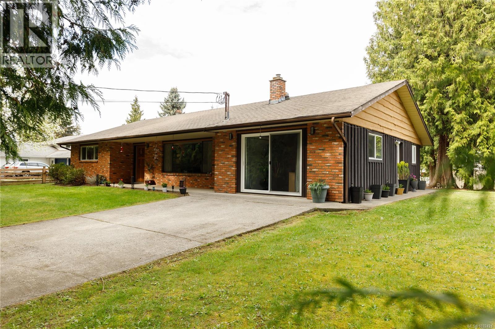 2042 Cedar Rd, Nanaimo, British Columbia