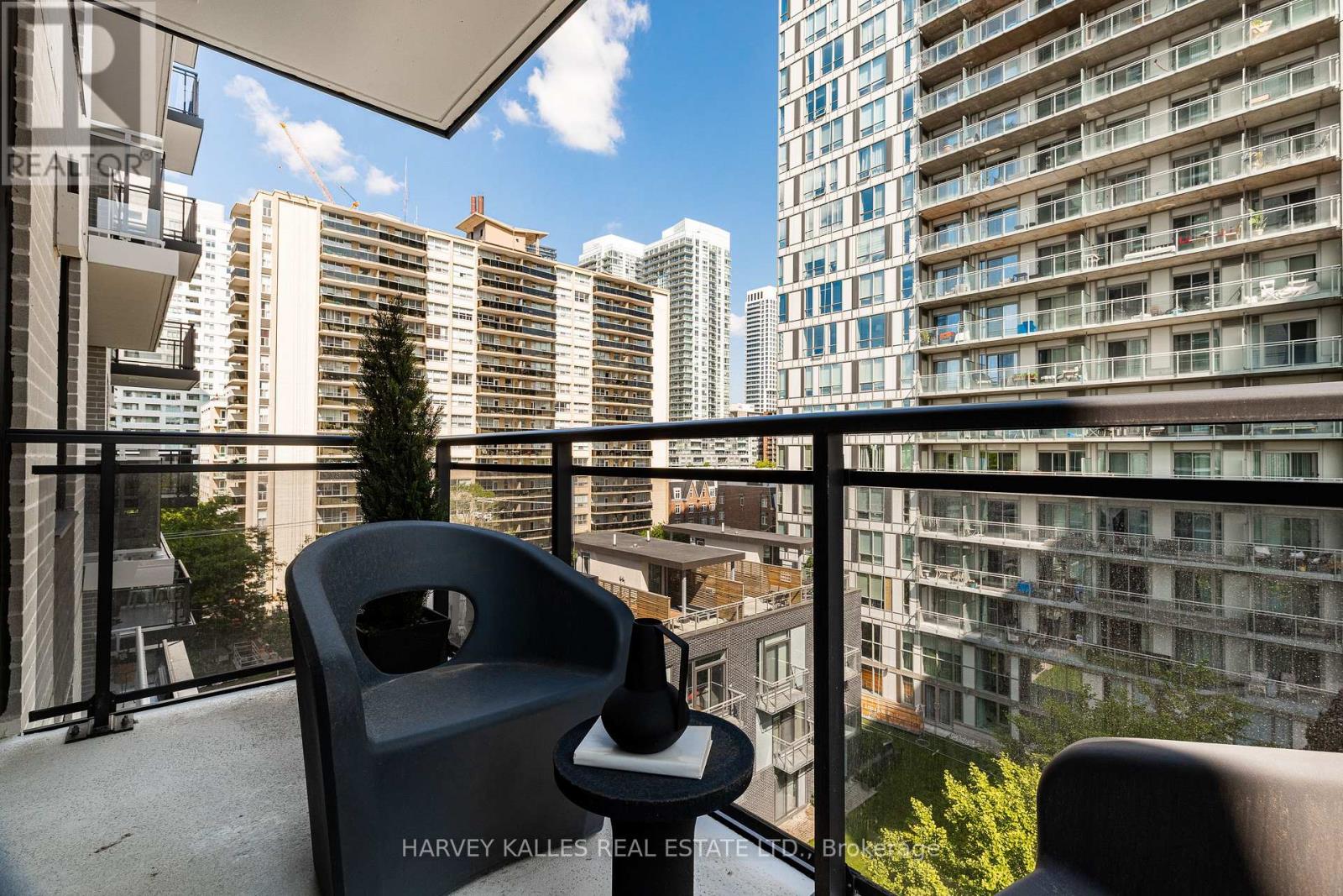 1302 - 71 Redpath Avenue, Toronto, Ontario  M4S 0E1 - Photo 6 - C13056662