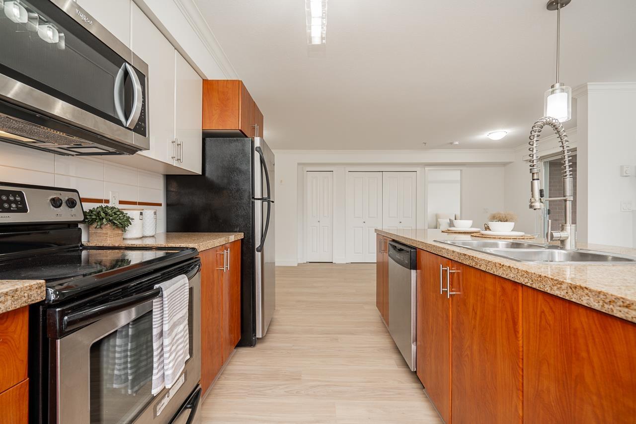 215 14960 102a Avenue, Surrey, British Columbia  V3R 6A3 - Photo 6 - R3117262