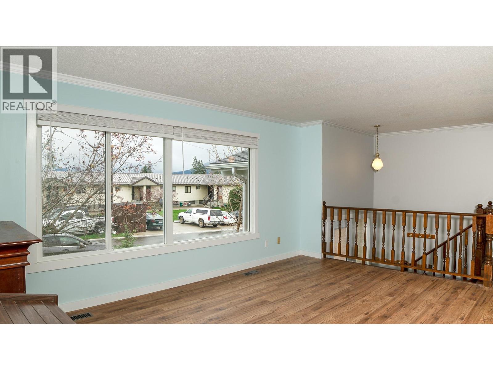 1828 Hurl Street, Creston, British Columbia  V0B 1G5 - Photo 4 - 10384713