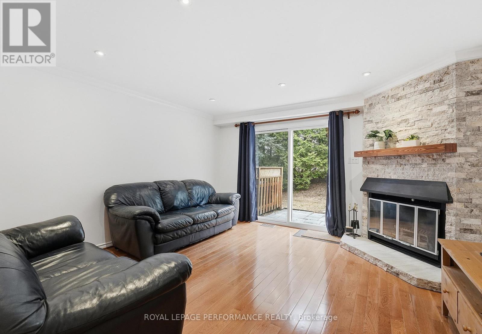 6442 Bilberry Drive, Ottawa, Ontario  K1C 4P3 - Photo 7 - X12968688