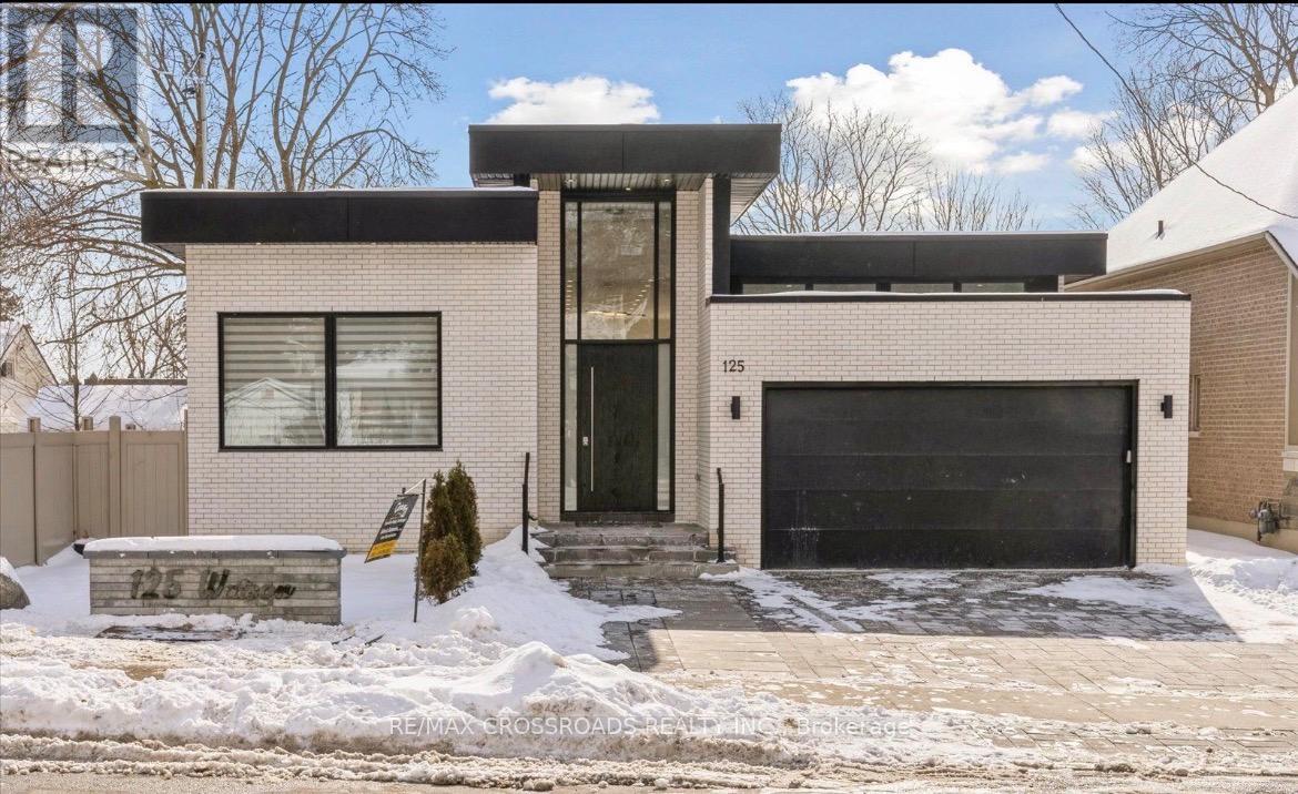 125 WATSON STREET E, Whitby, Ontario