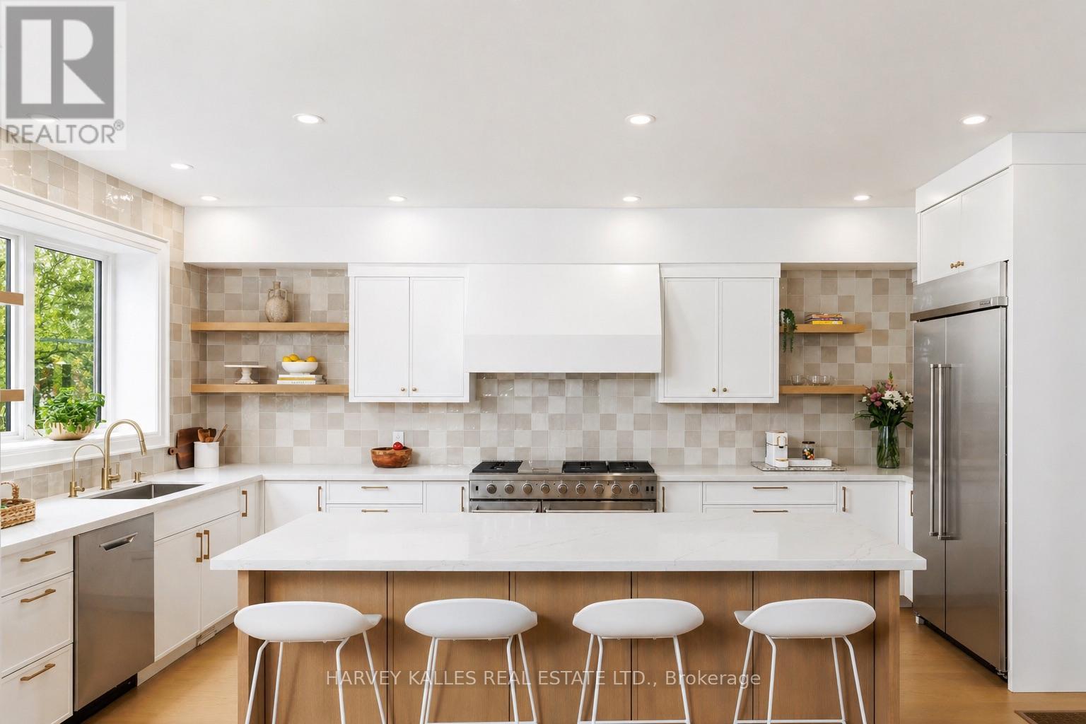 90 Great Oak Drive, Toronto, Ontario  M9A 1N5 - Photo 11 - W12875388