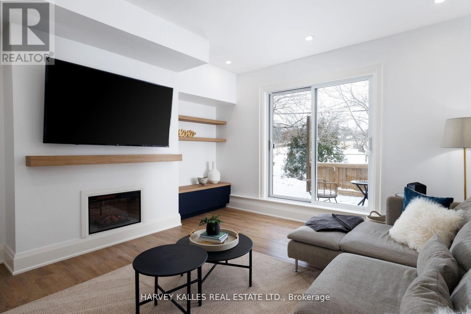 90 Great Oak Drive, Toronto, Ontario  M9A 1N5 - Photo 17 - W12875388