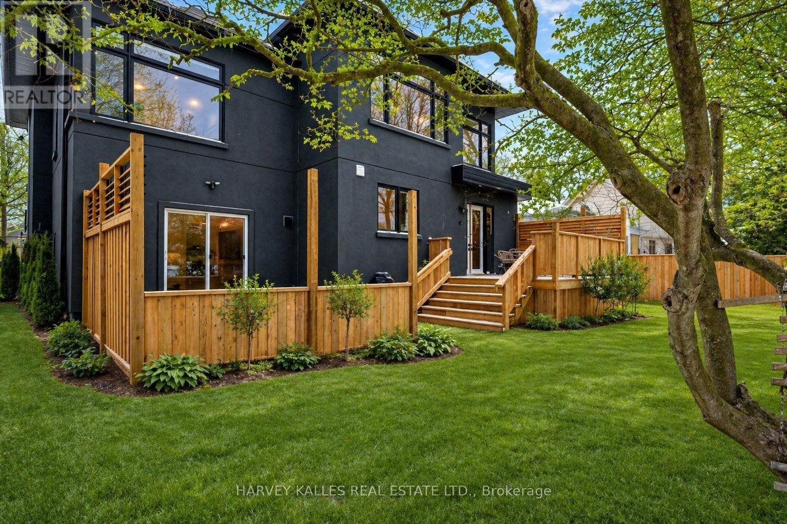 90 Great Oak Drive, Toronto, Ontario  M9A 1N5 - Photo 19 - W12875388