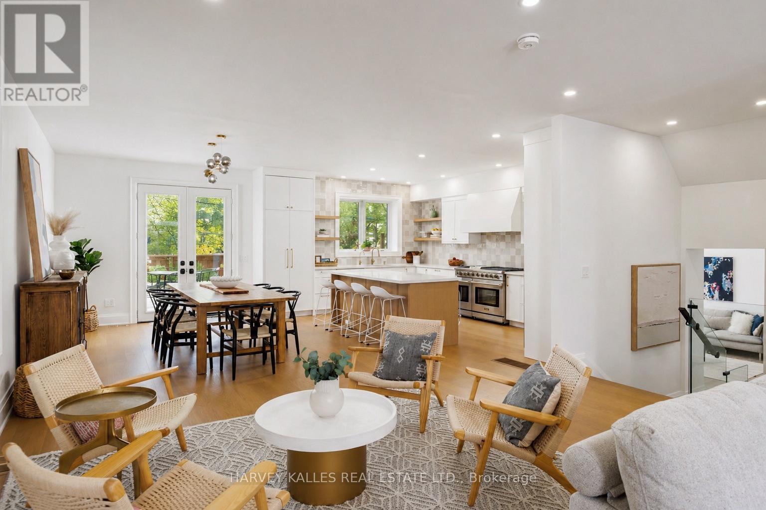 90 Great Oak Drive, Toronto, Ontario  M9A 1N5 - Photo 9 - W12875388