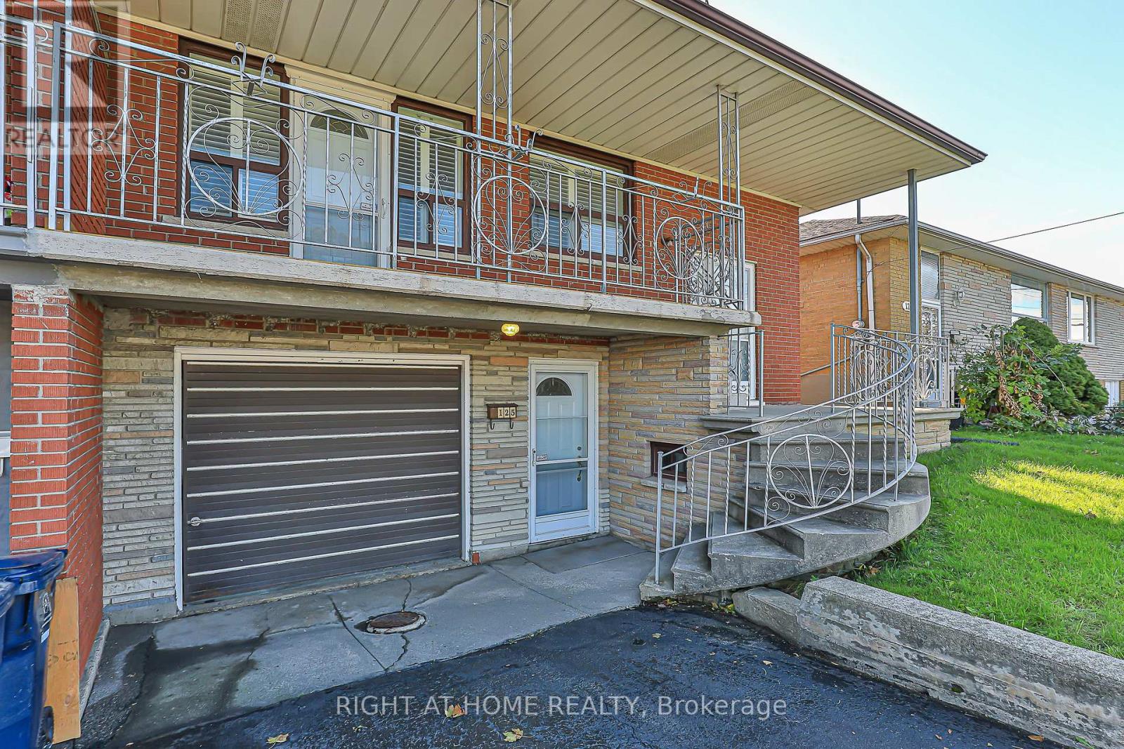 125 SHOREHAM DRIVE, Toronto, Ontario