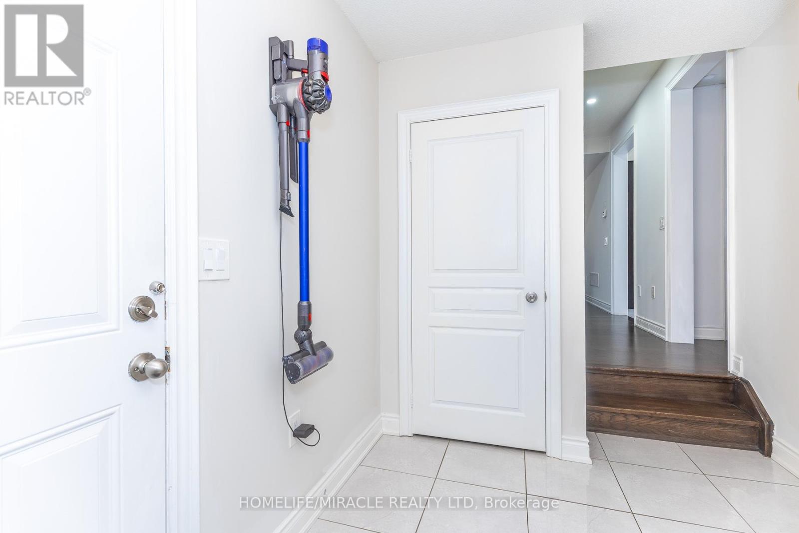 1535 Mendelson Heights, Milton, Ontario  L9E 1H3 - Photo 15 - W13043626