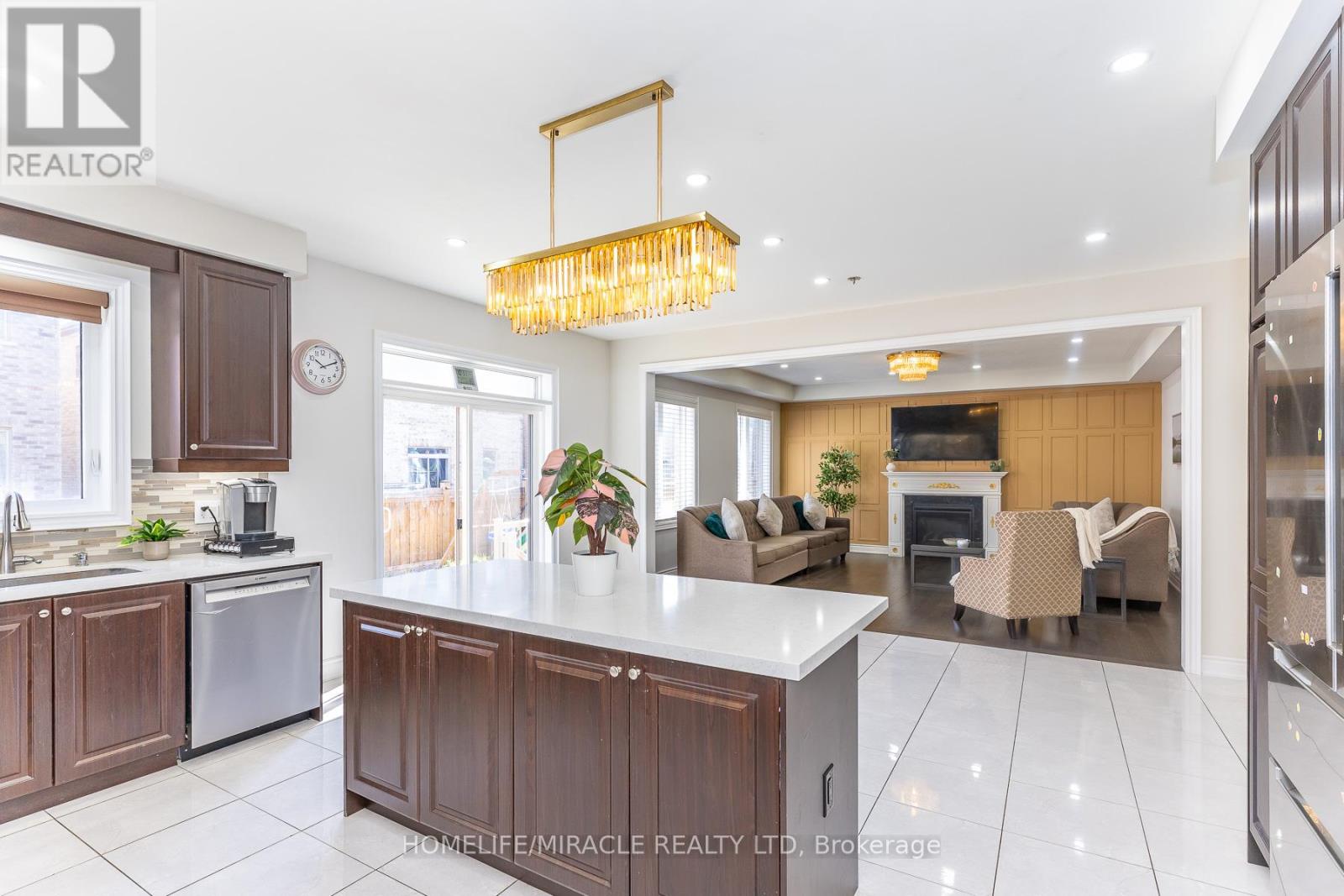 1535 Mendelson Heights, Milton, Ontario  L9E 1H3 - Photo 10 - W13043626