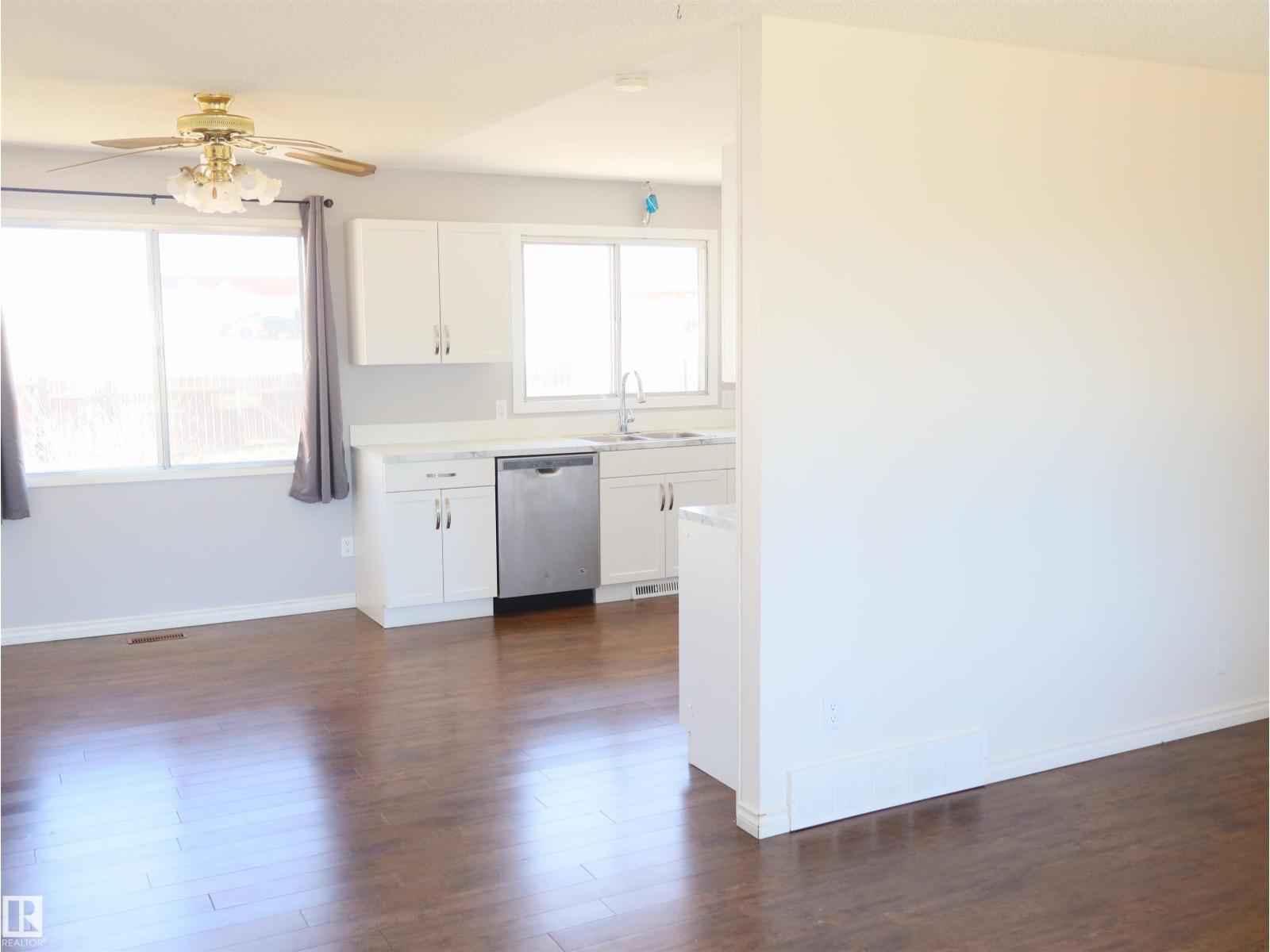 4934 49 Avenue, Barrhead, Alberta  T7N 1G6 - Photo 12 - E4484740