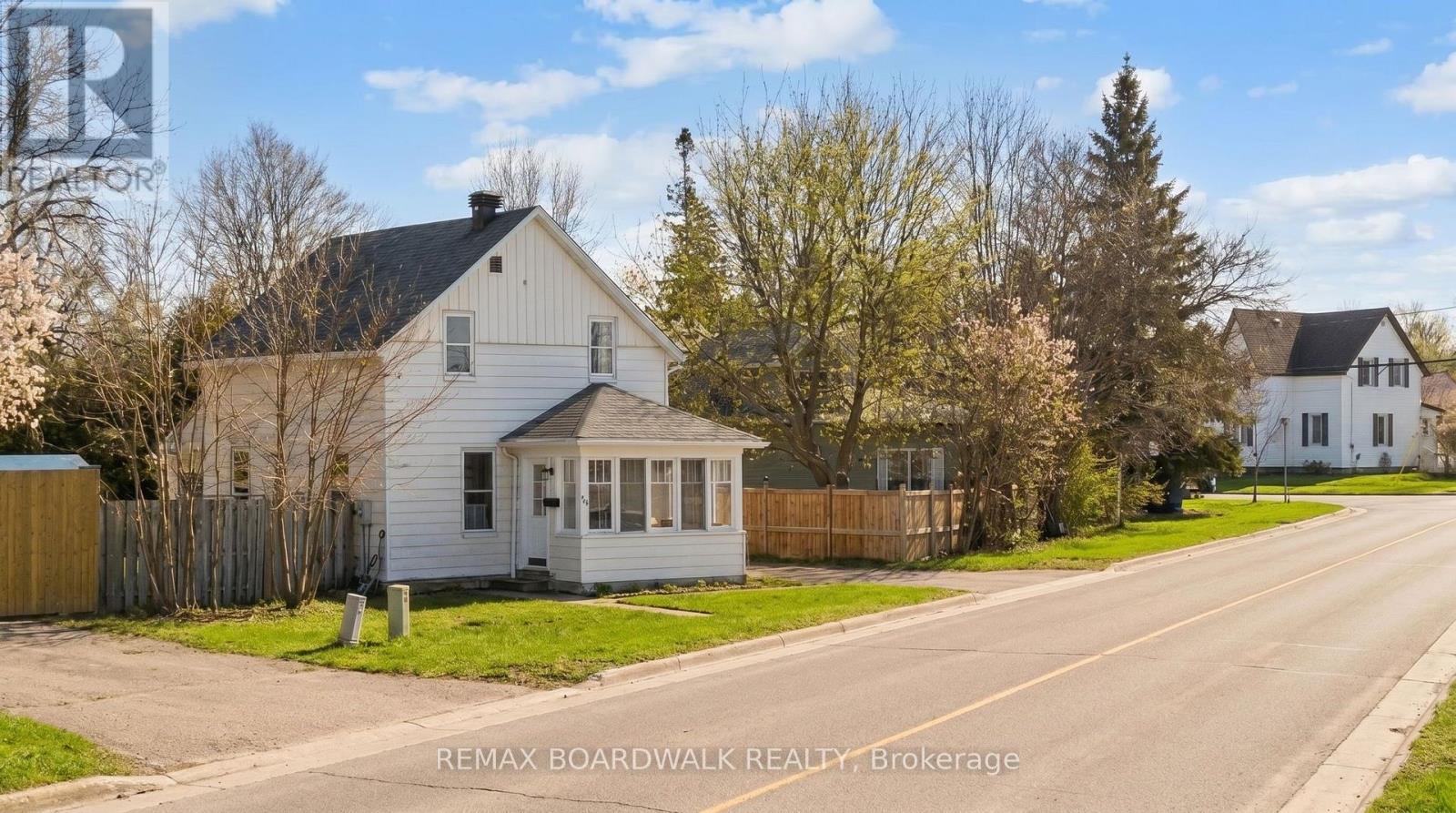 54 Coleman Street, Carleton Place, Ontario  K7C 4P1 - Photo 2 - X12914422