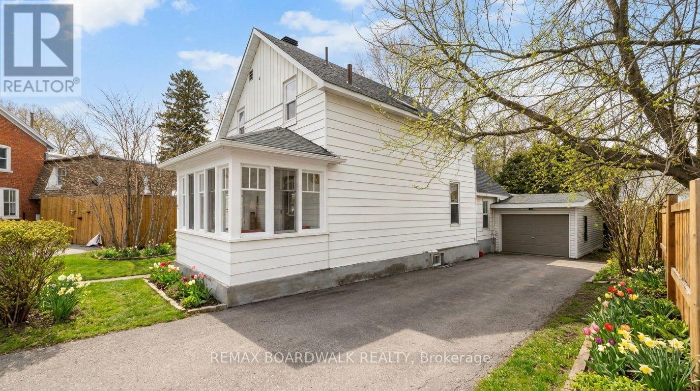54 Coleman Street, Carleton Place, Ontario  K7C 4P1 - Photo 3 - X12914422