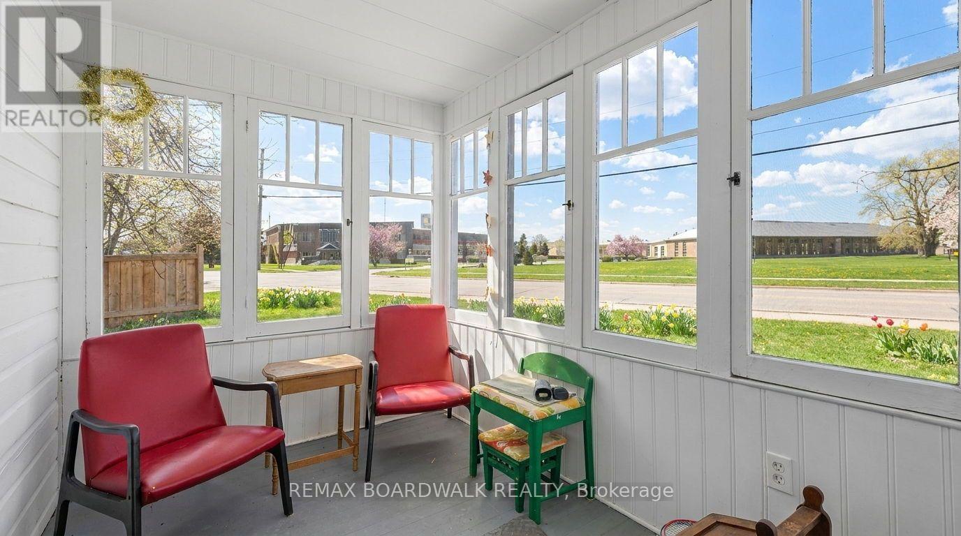 54 Coleman Street, Carleton Place, Ontario  K7C 4P1 - Photo 4 - X12914422