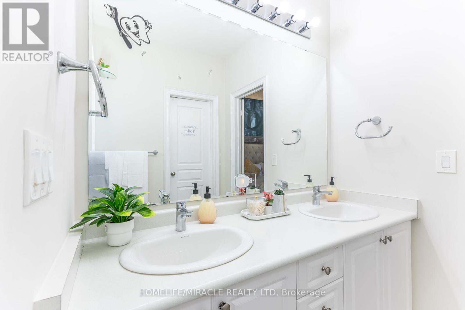 1535 Mendelson Heights, Milton, Ontario  L9E 1H3 - Photo 36 - W13043626