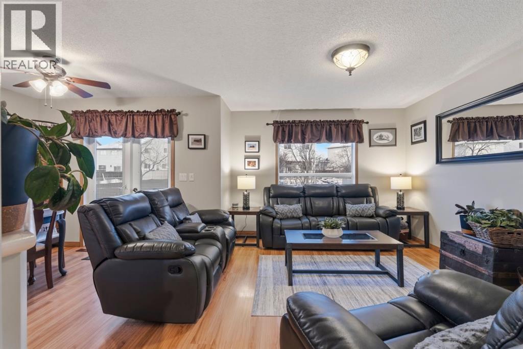 158 Saratoga Close NE, Calgary, Alberta