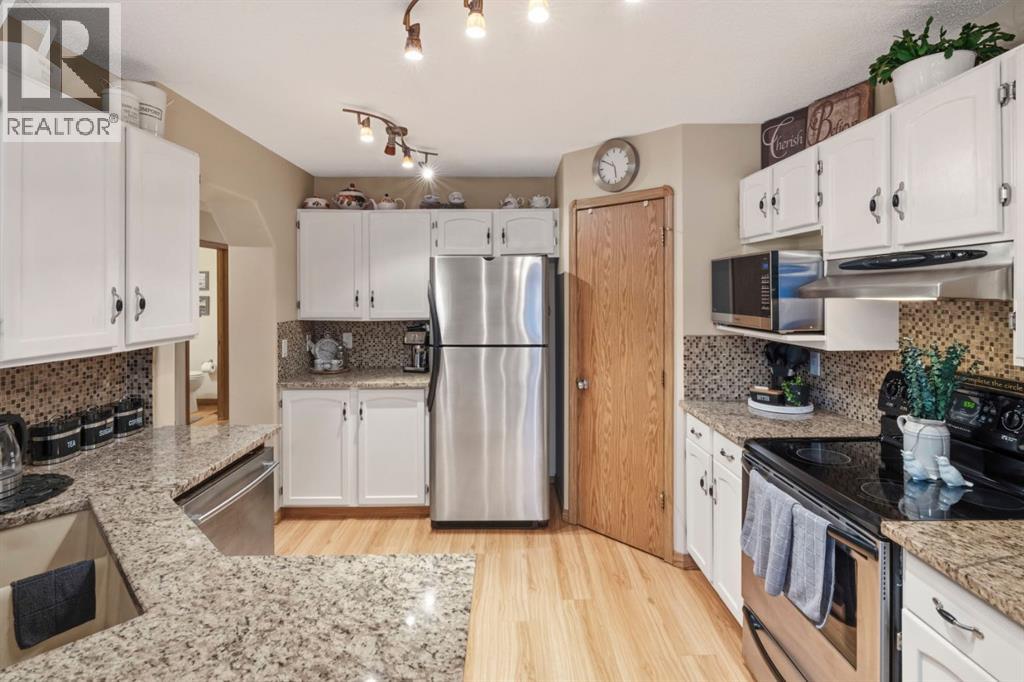 158 Saratoga Close NE, Calgary, Alberta  T1Y 7A1 - Photo 10 - A2298487