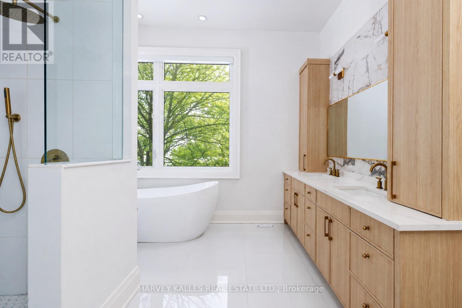 90 Great Oak Drive, Toronto, Ontario  M9A 1N5 - Photo 28 - W12875388