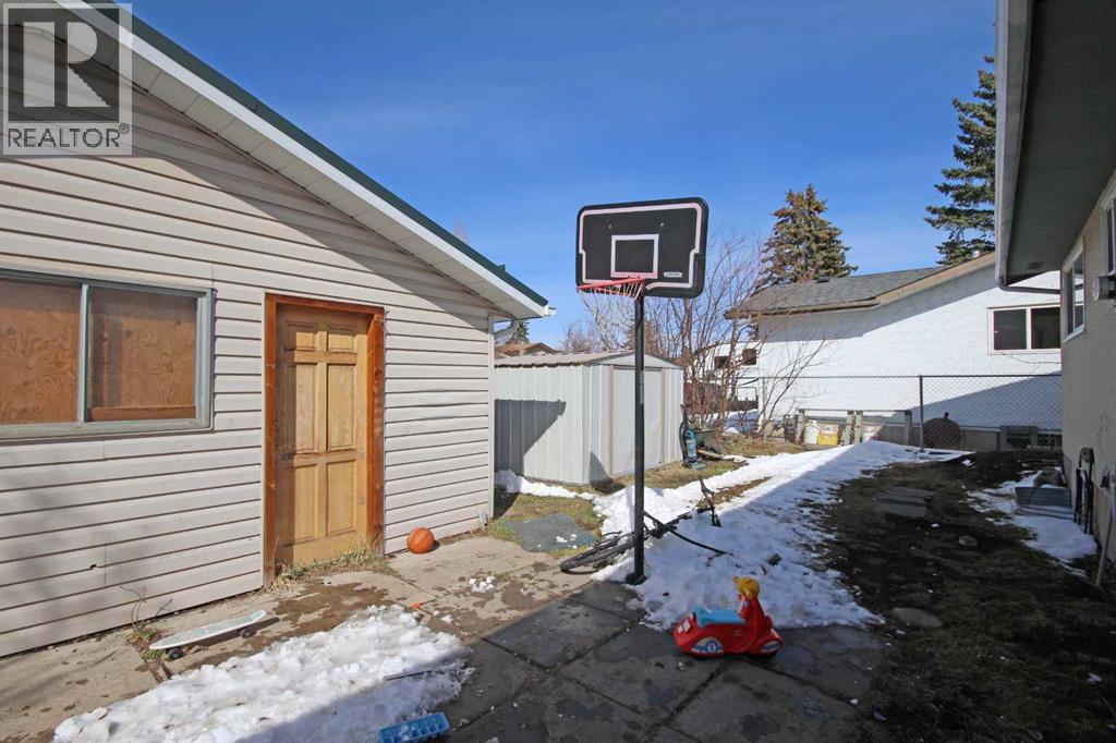 4704 31 Avenue NE, Calgary, Alberta  T1Y 1G9 - Photo 2 - A2304318