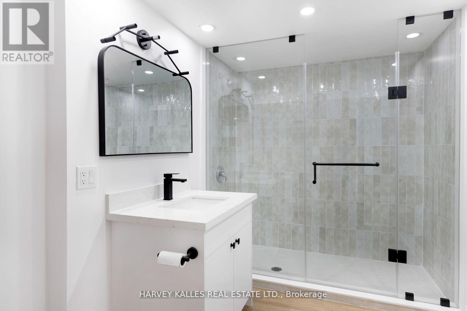 90 Great Oak Drive, Toronto, Ontario  M9A 1N5 - Photo 49 - W12875388