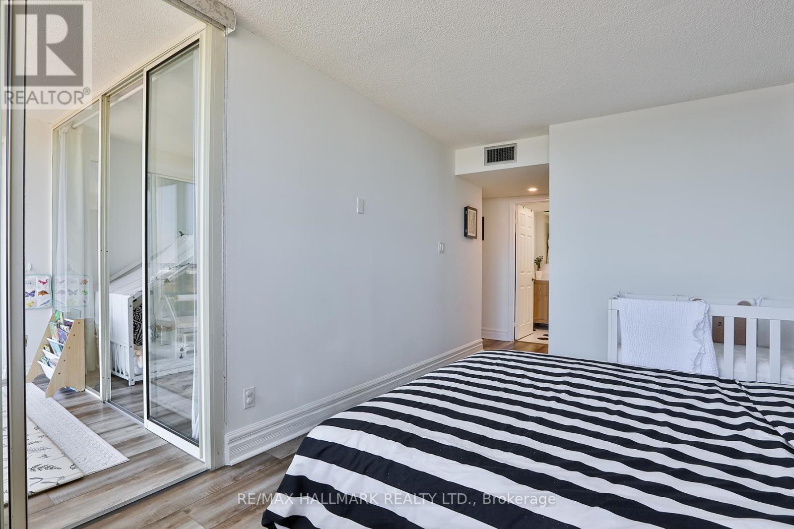 1405 - 1360 Rathburn Road E, Mississauga, Ontario  L4W 4H4 - Photo 13 - W13054010