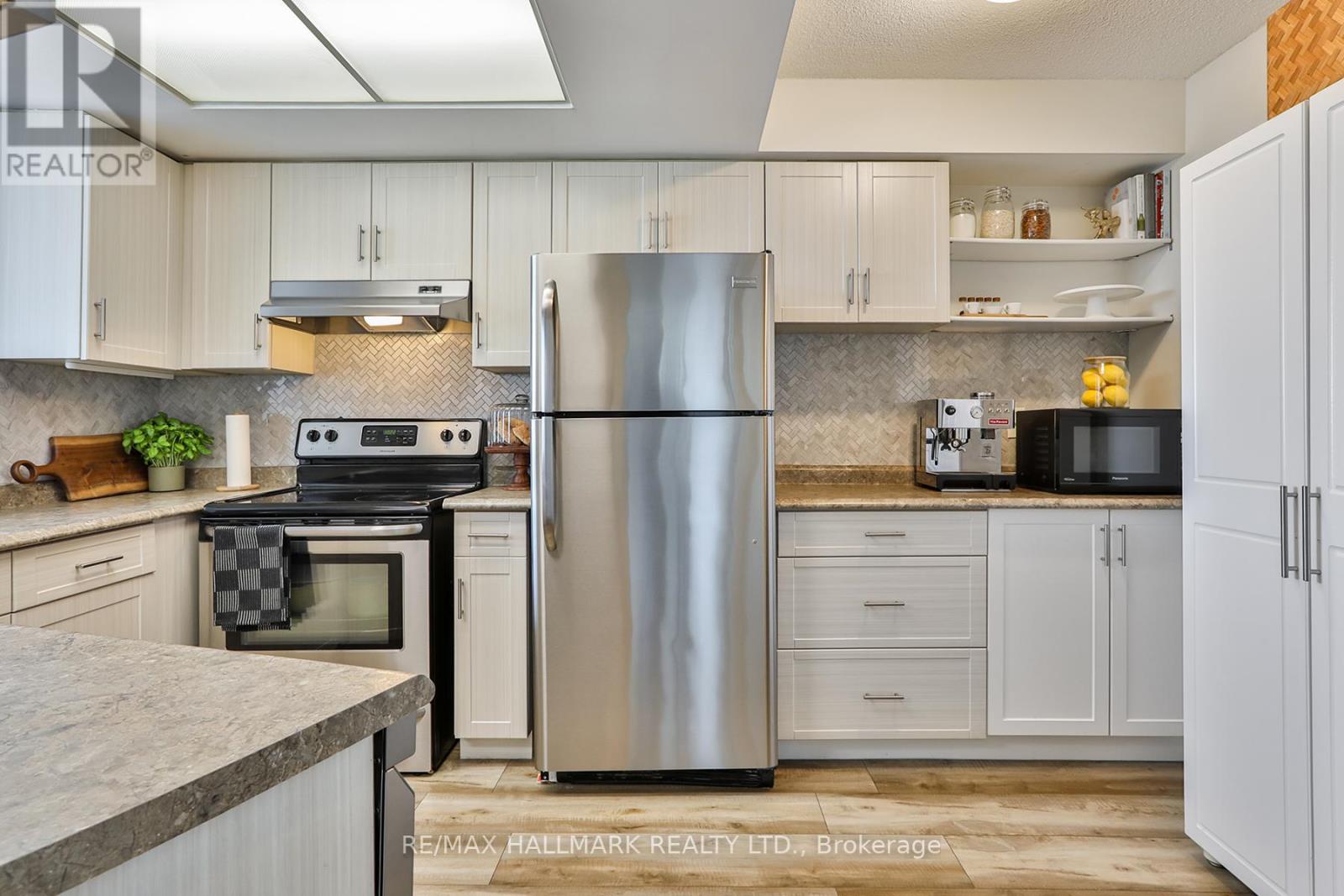 1405 - 1360 Rathburn Road E, Mississauga, Ontario  L4W 4H4 - Photo 8 - W13054010