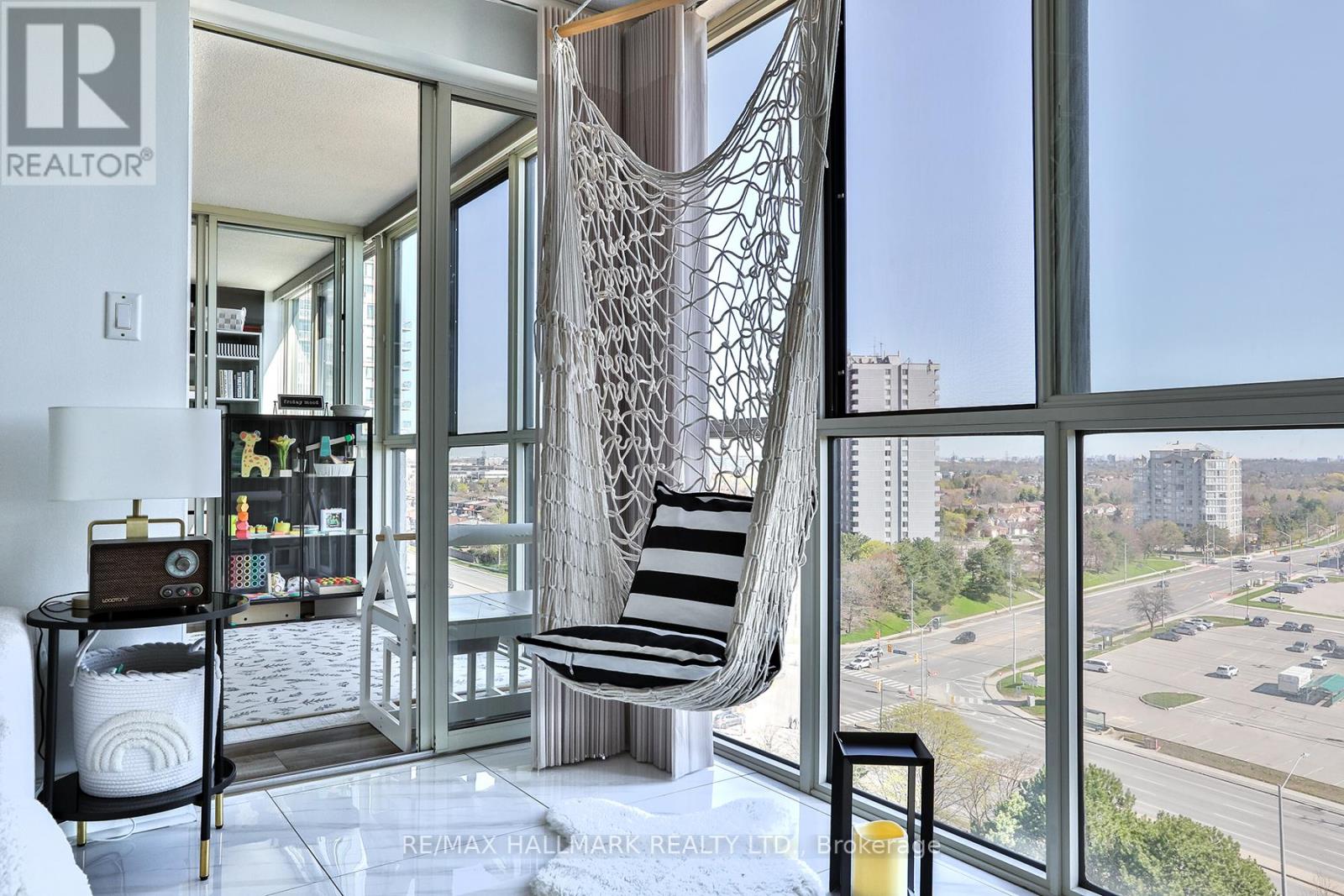 1405 - 1360 Rathburn Road E, Mississauga, Ontario  L4W 4H4 - Photo 4 - W13054010