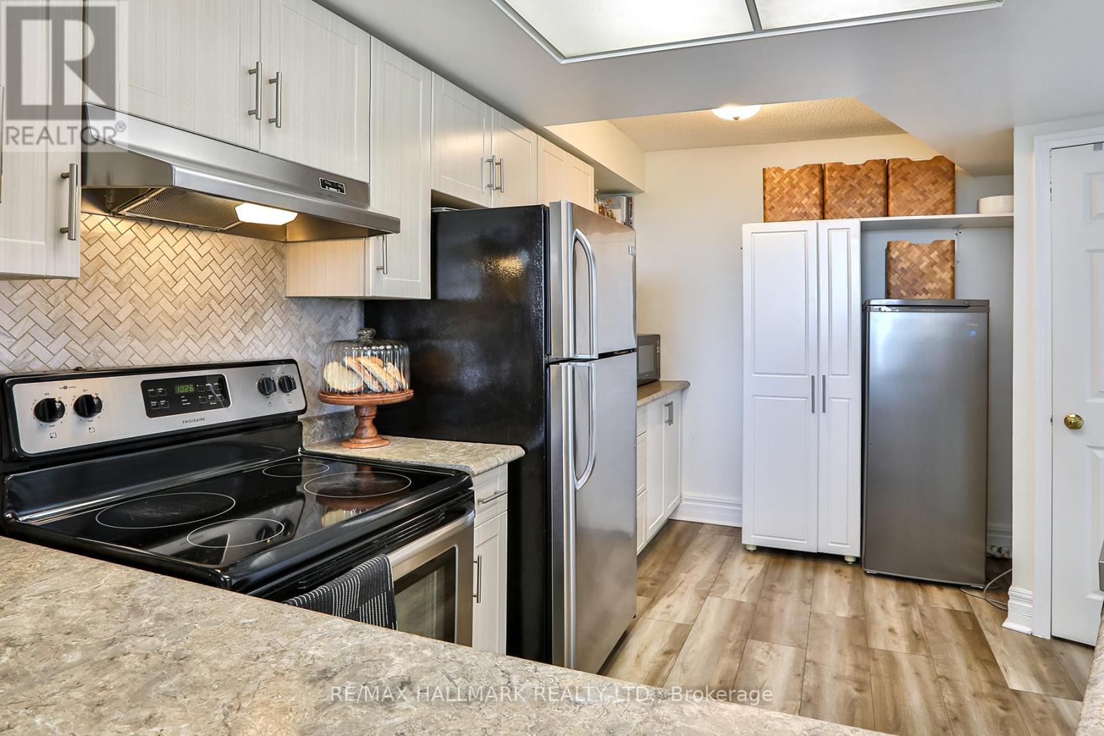 1405 - 1360 Rathburn Road E, Mississauga, Ontario  L4W 4H4 - Photo 9 - W13054010