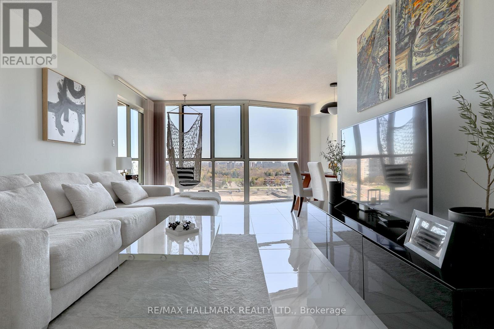 1405 - 1360 Rathburn Road E, Mississauga, Ontario  L4W 4H4 - Photo 5 - W13054010