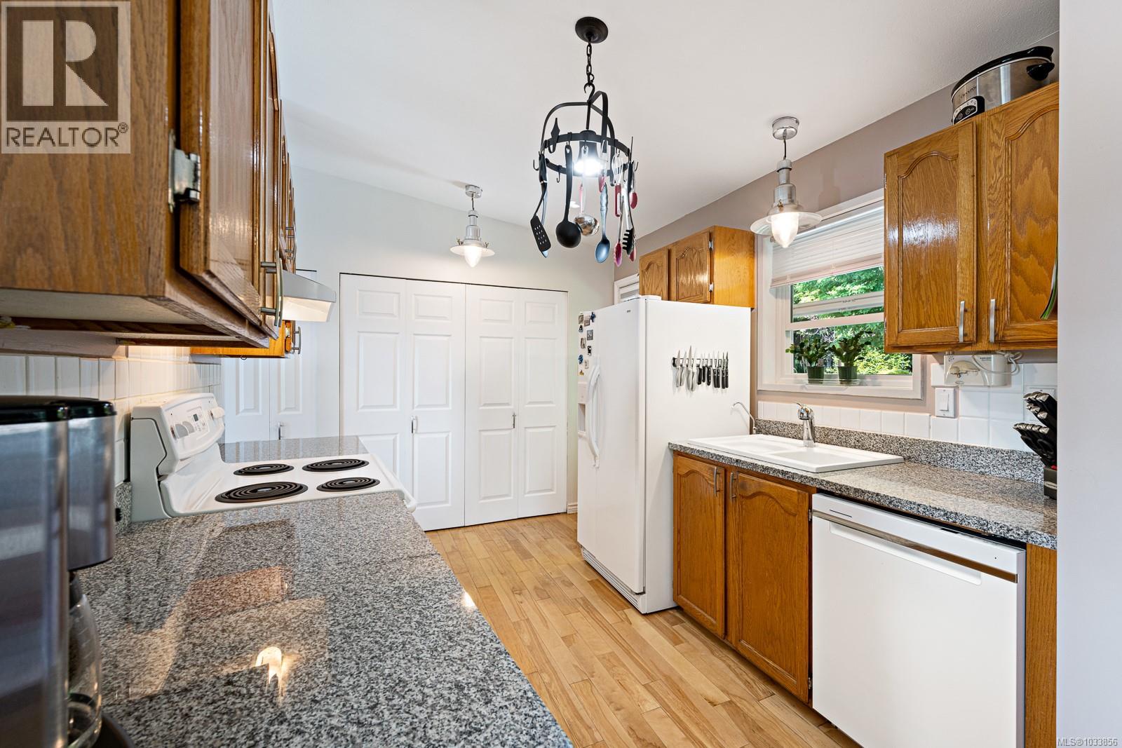 1600 Ascot Ave, Comox, British Columbia  V9M 1A8 - Photo 7 - 1033856