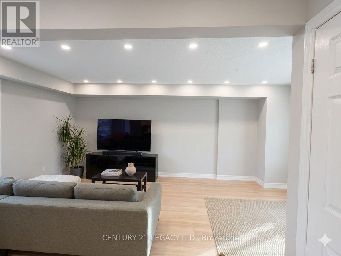 5 Haida Square, Brampton, Ontario  L6S 2N5 - Photo 3 - W13058394