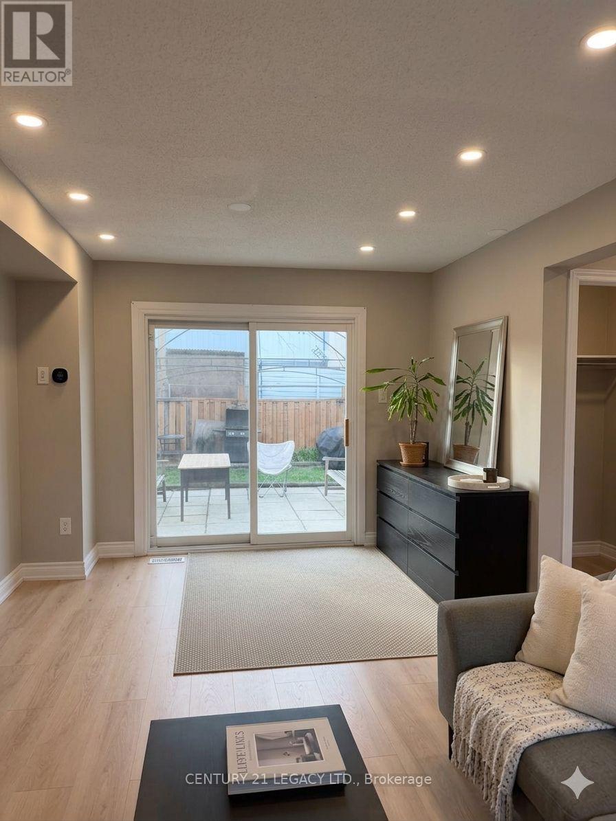 5 Haida Square, Brampton, Ontario  L6S 2N5 - Photo 4 - W13058394