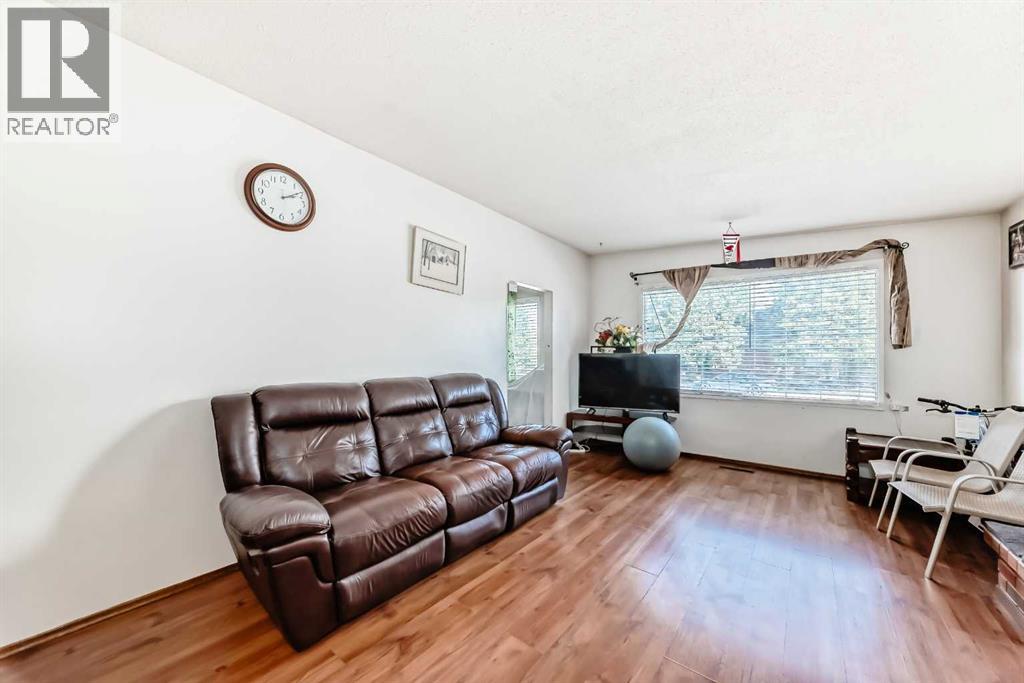 2106 24 Street S, Lethbridge, Alberta  T1k 2M5 - Photo 3 - A2303697