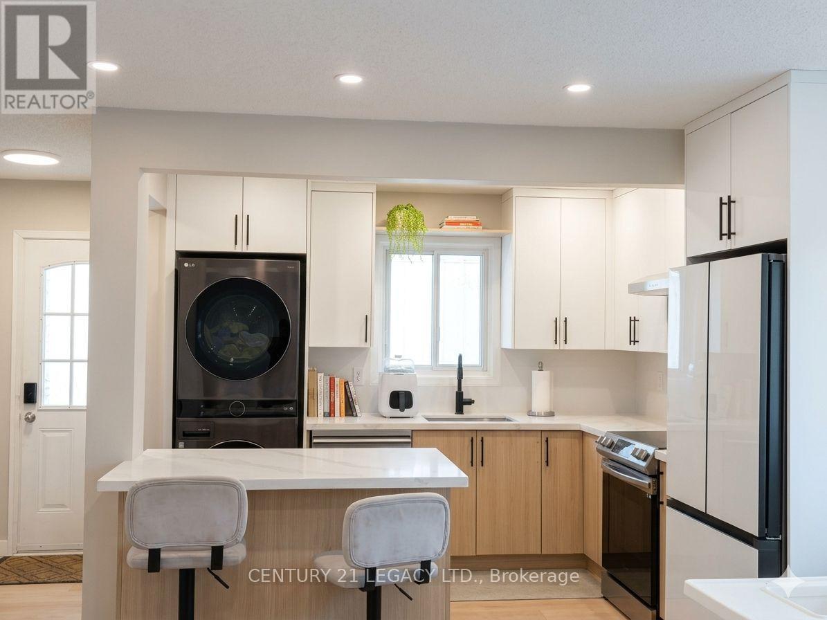 5 Haida Square, Brampton, Ontario  L6S 2N5 - Photo 2 - W13058394