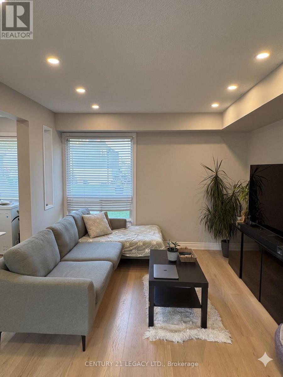 5 Haida Square, Brampton, Ontario  L6S 2N5 - Photo 5 - W13058394