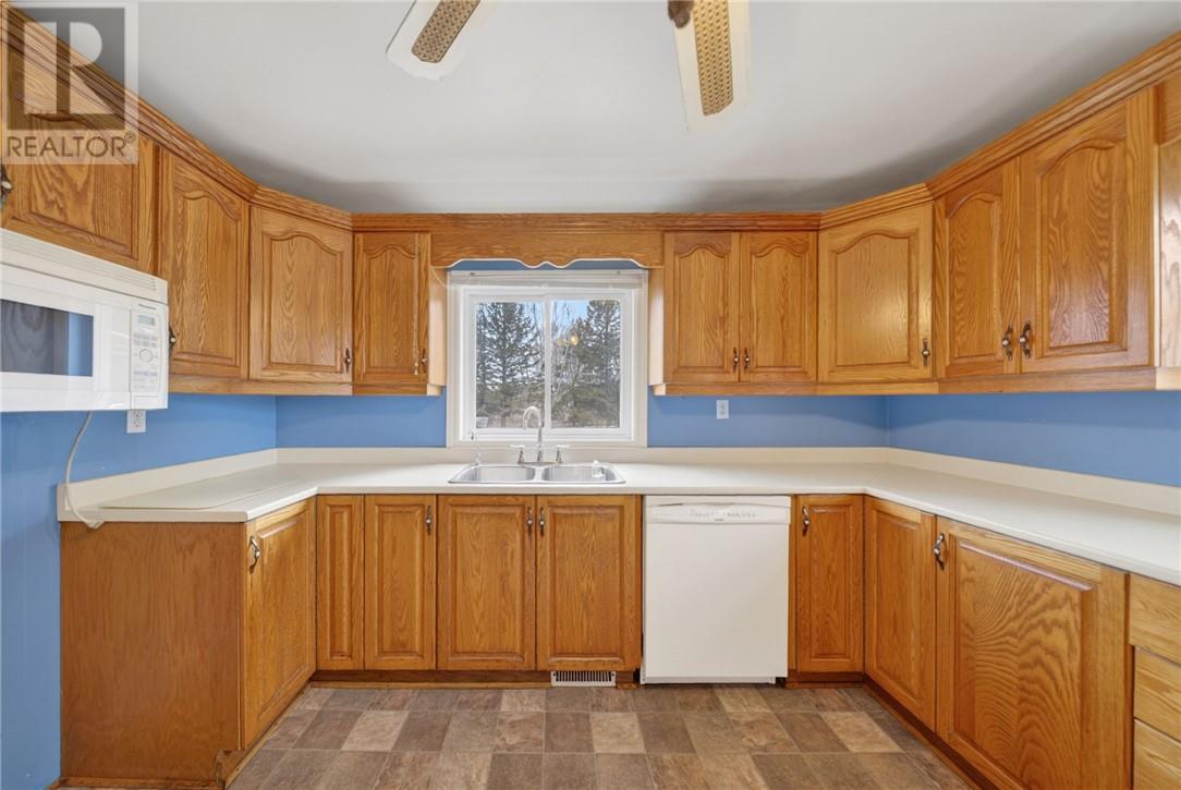 3665 Montpellier, Chelmsford, Ontario  P0M 1L0 - Photo 10 - 2126621