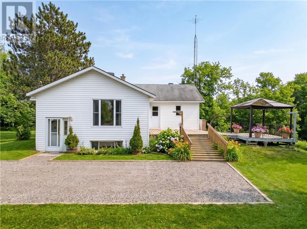 3665 Montpellier, Chelmsford, Ontario  P0M 1L0 - Photo 1 - 2126621