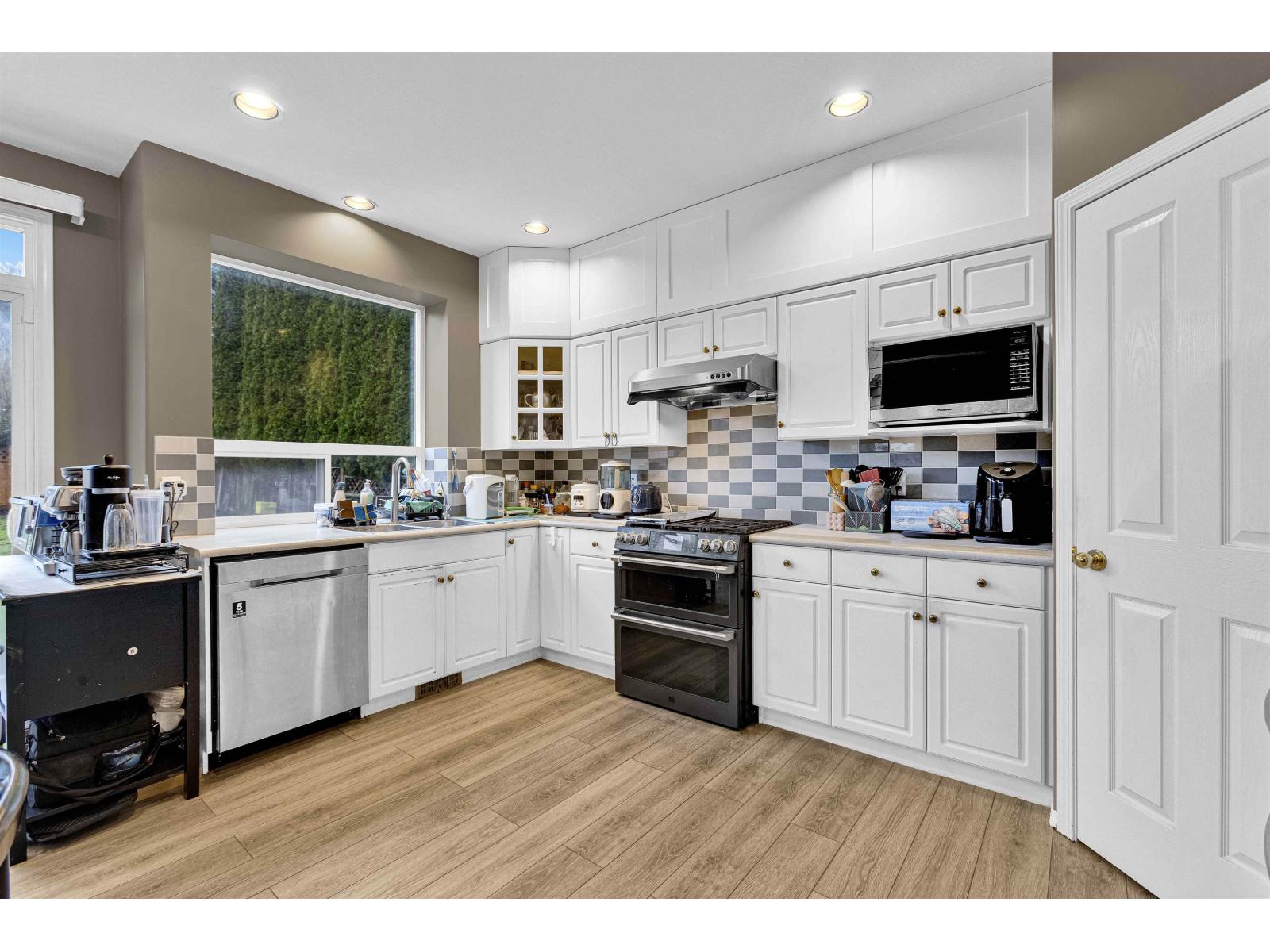 16977 83a Avenue, Surrey, British Columbia  V4N 4V1 - Photo 9 - R3083992