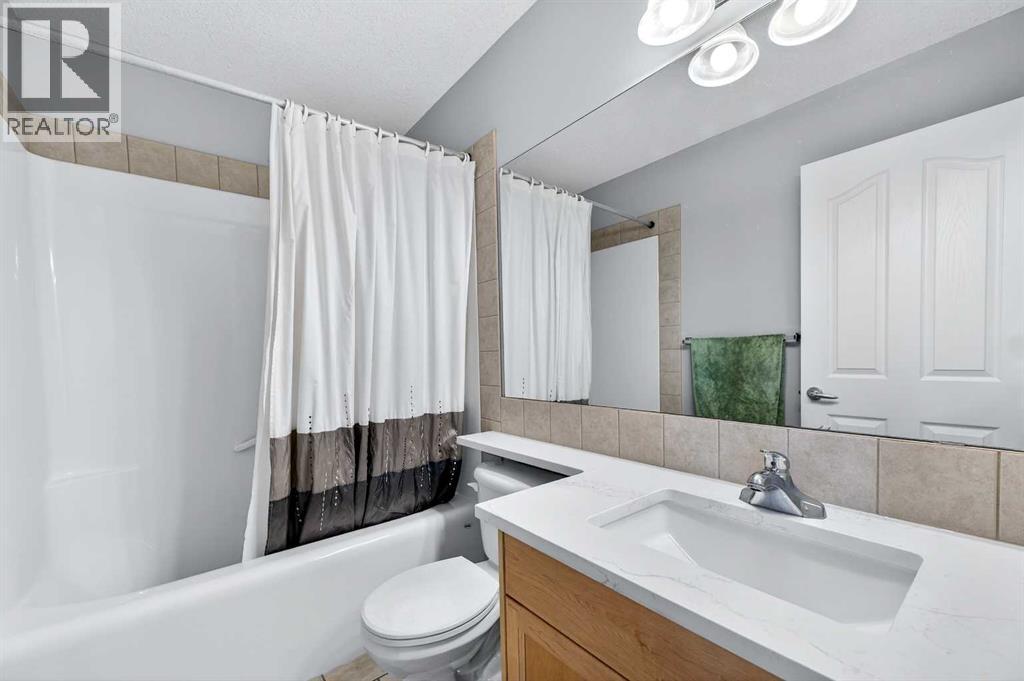 201 Saddlecrest Way NE, Calgary, Alberta  T3J 5N1 - Photo 31 - A2286442