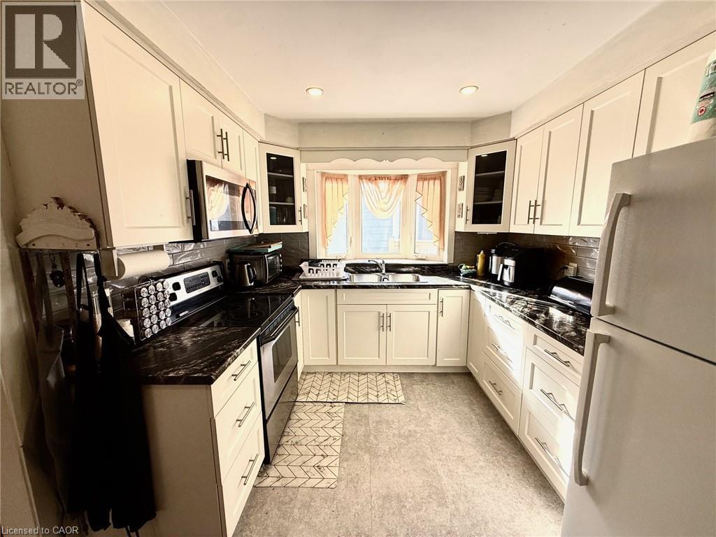 17 Lyons Avenue, Welland, Ontario  L3B 1L8 - Photo 3 - 40802183