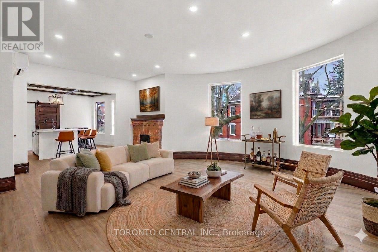 SECOND - 171 PARKSIDE DRIVE, Toronto, Ontario