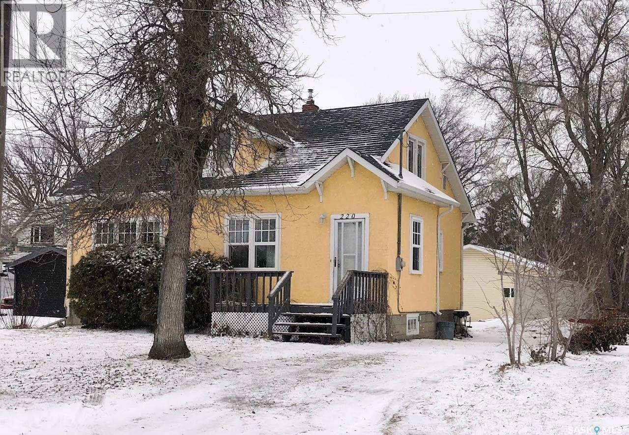 220 Eighth Avenue E, Canora, Saskatchewan  S0A 0L0 - Photo 1 - SK034385