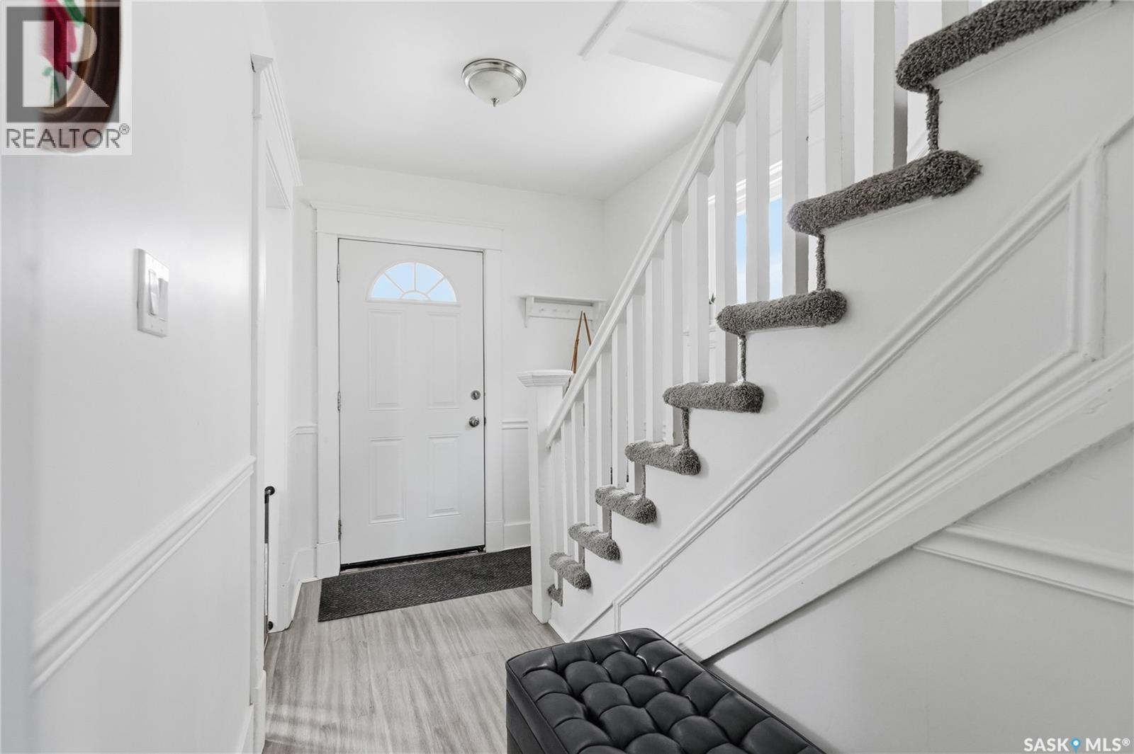 236 I Avenue N, Saskatoon, Saskatchewan  S7L 0G4 - Photo 2 - SK034194