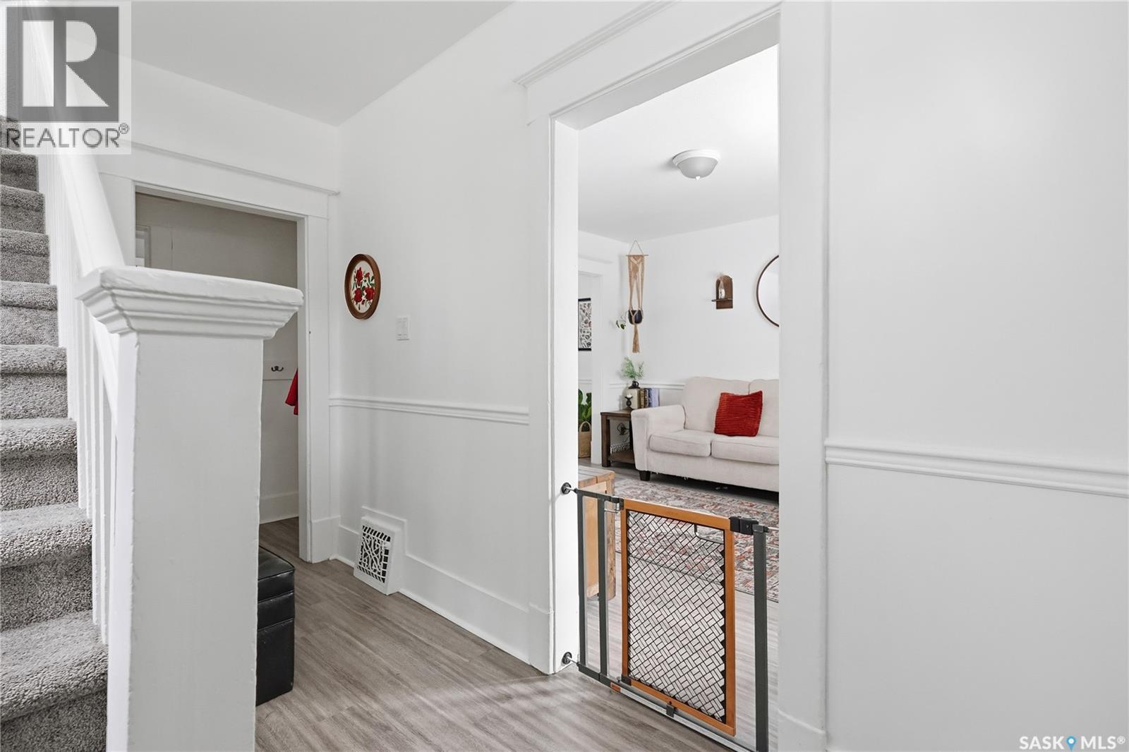 236 I Avenue N, Saskatoon, Saskatchewan  S7L 0G4 - Photo 3 - SK034194