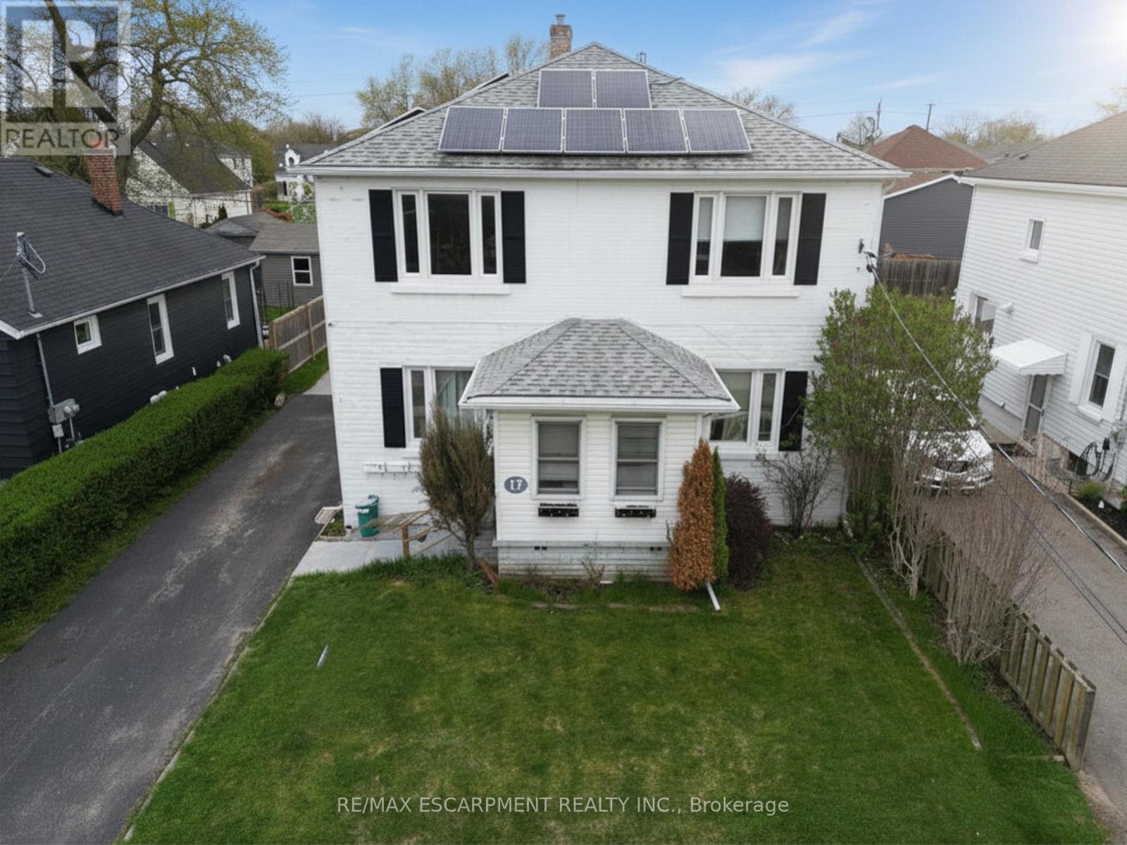 17 LYONS AVENUE, Welland, Ontario