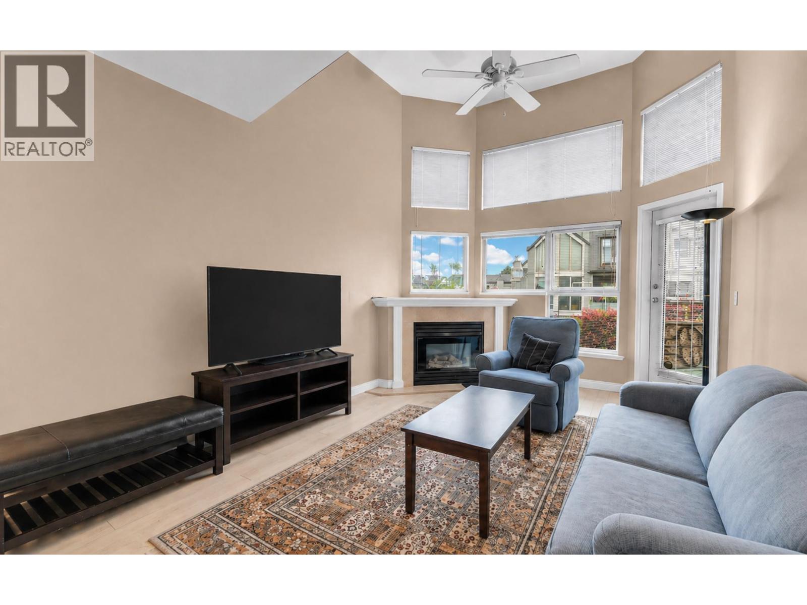 303 70 Richmond Street, New Westminster, British Columbia  T6W 2N4 - Photo 2 - R3117682