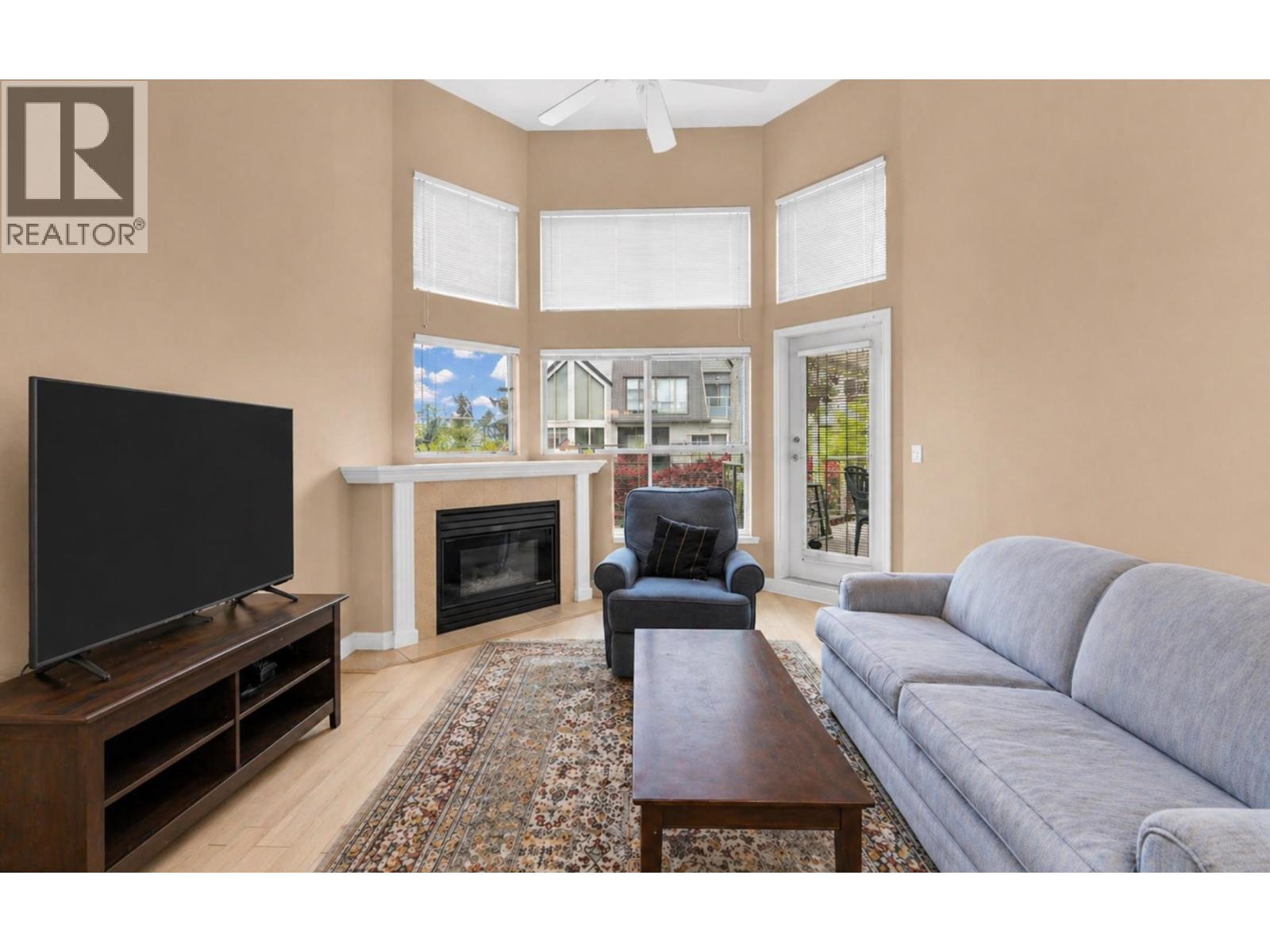 303 70 Richmond Street, New Westminster, British Columbia  T6W 2N4 - Photo 3 - R3117682