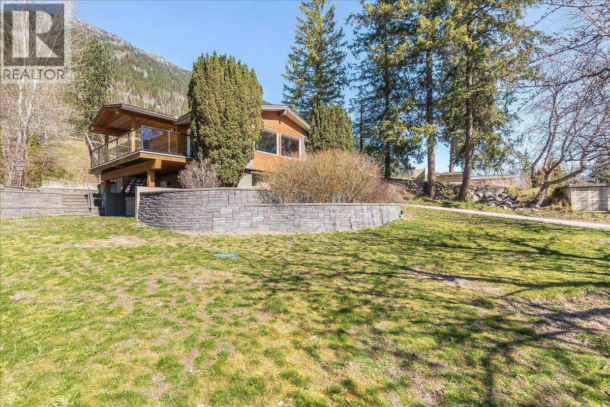 633 Jorgensen Road, Nelson, British Columbia  V1L 5P4 - Photo 3 - 10383215