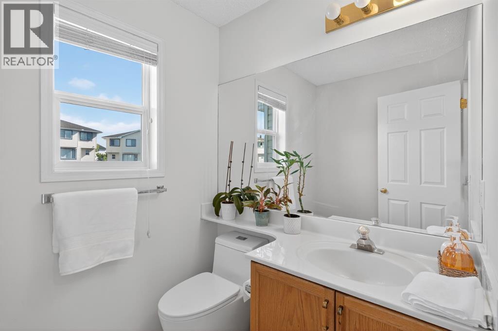 121 Rocky Ridge Court NW, Calgary, Alberta  T3G 4S7 - Photo 17 - A2302580